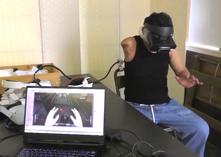 Mirror-VRの訓練の様子